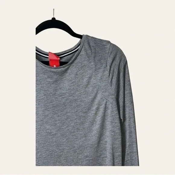 0740. NIKE LONG SLEEVE JERSEY MATERIAL TOP GRAY IN COLOR SIZE MEDIUM - Picture 3 of 11